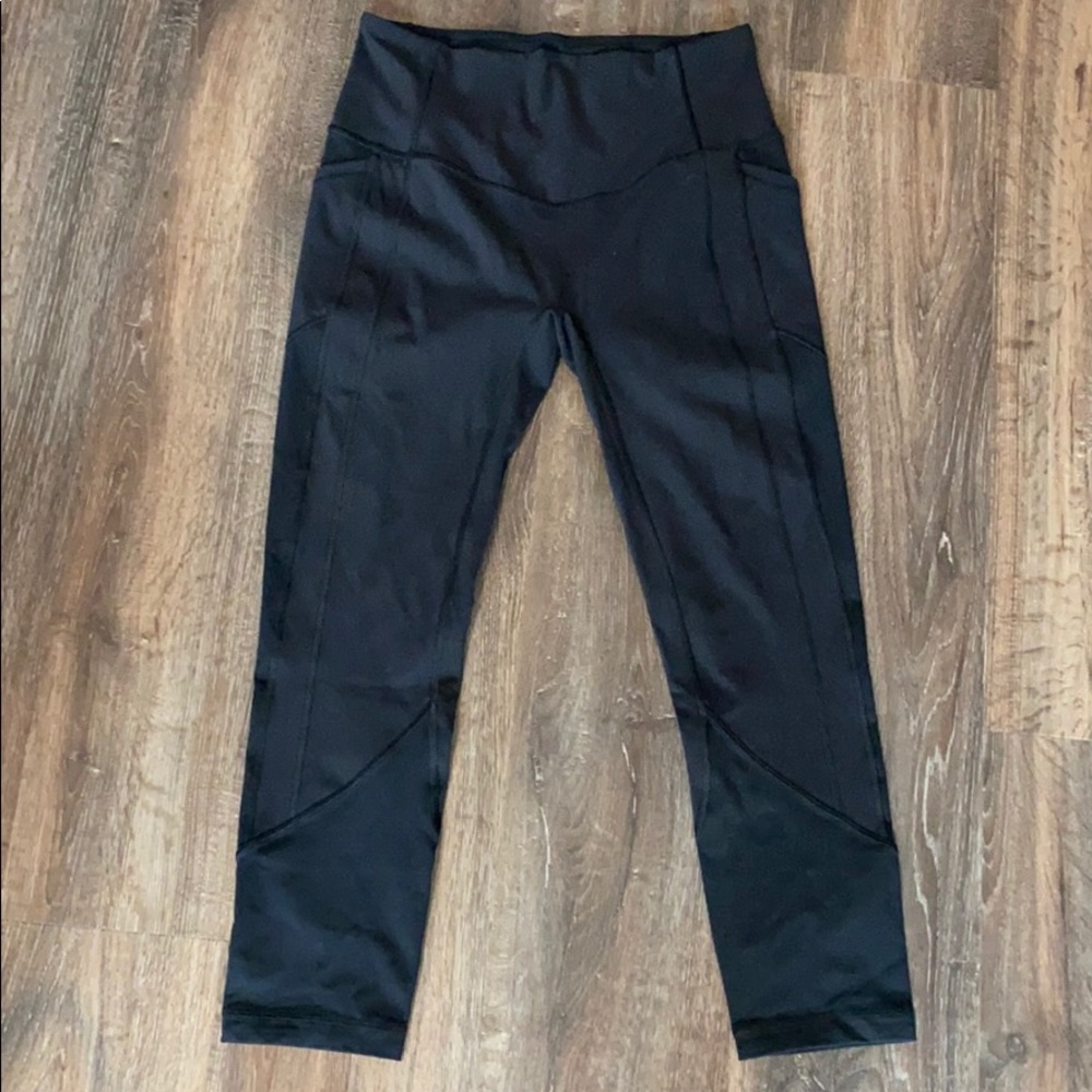 Never worn size 8 lululemon cropped leggings